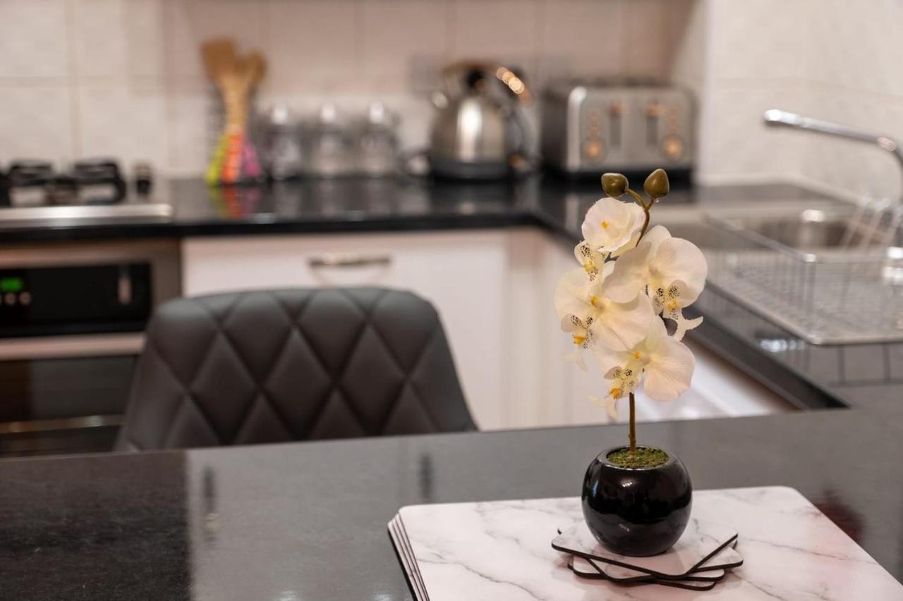 80 Clayburn By Incredible Stay Peterborough Exteriör bild